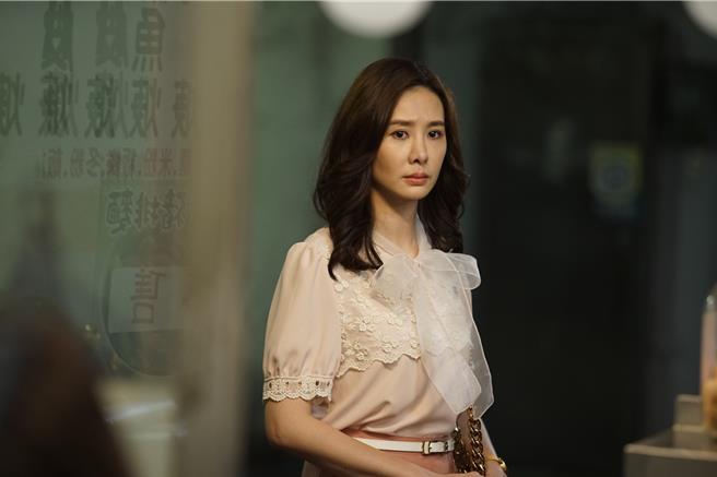 安心亞眼眶含淚，讓温昇豪大讚眼神很有戲。（中視提供）