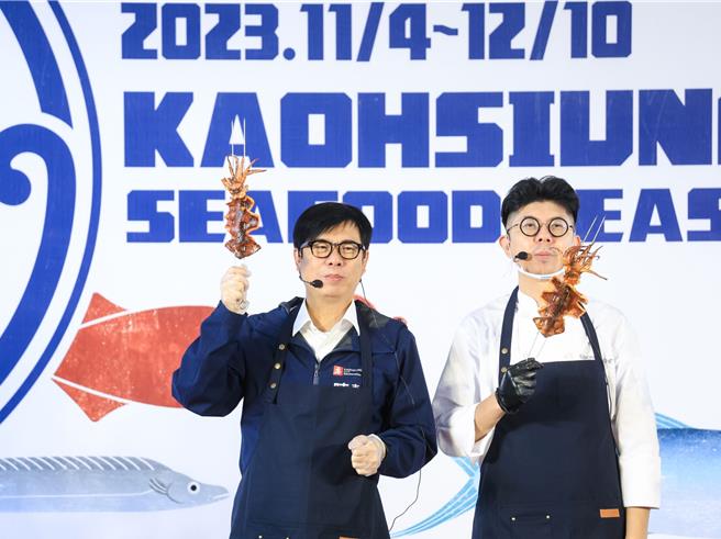 高雄市长陈其迈（左）25日在高市府为「大海开吃」活动宣传。（高雄市海洋局提供／林瑞益高雄传真）