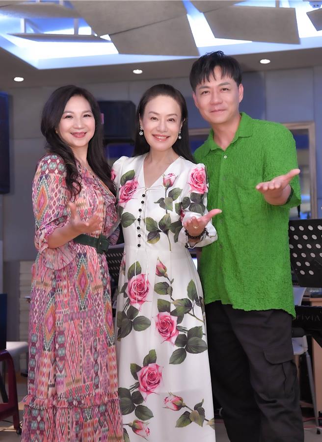 陈随意（右起）今跟金佩姗、小百合为演唱会进行彩排。（万星传播提供）