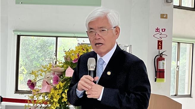 中選會主委李進勇25日到台南市出席全國性投開票程序模擬演練。（張毓翎攝）