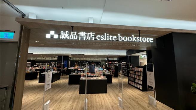 诚品书店重返北高雄！近日进驻高雄义享时尚广场，10月28日将首次举办「书店24小时阅读不打烊」活动。（柯宗纬摄）
