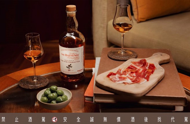 透过每一滴「百富故事系列19年桶锤之艺」金黄酒液，将匠心心血与精湛工艺娓娓道出，演绎酒厂匠人情怀。（图片／格兰父子）