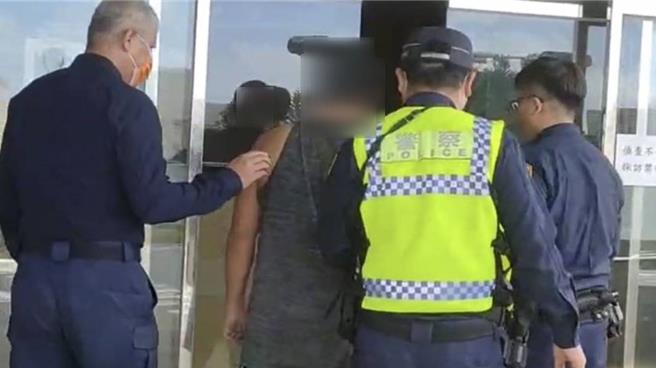 22日涉以類弓箭式武器偷襲老婦成傷的郭嫌，25日被警方通知到案。（警方提供／許逸民澎湖傳真）