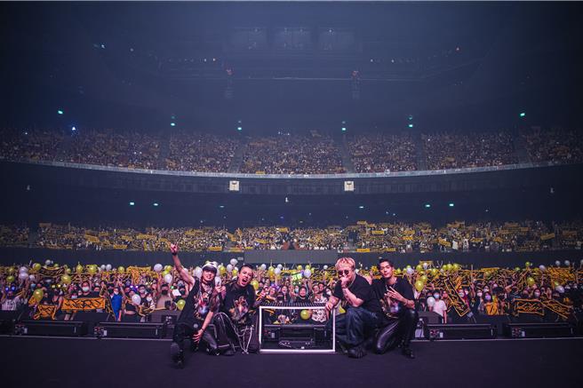 TRASH《Holy Trip！精神时光屋》演唱会将于12／23在高雄流行音乐中心开唱。（华纳音乐提供）