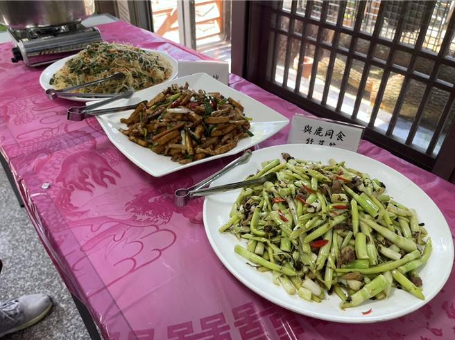 客家鹿茸养生大餐，包括客家小炒、炒米粉、鹿茸酒蛋、鹿茸米糕等。（杨静茹摄）