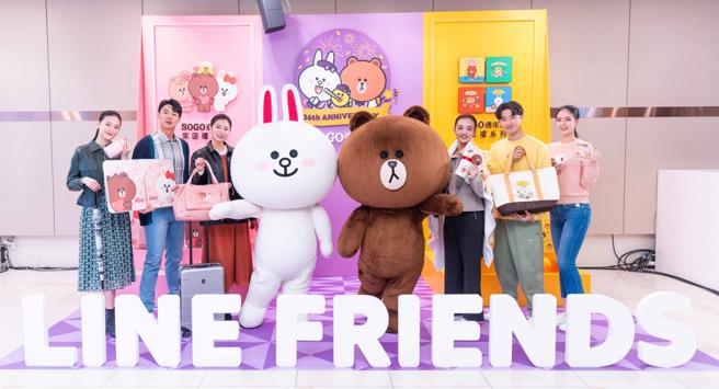 今年SOGO推出LINE FRIENDS百货独家来店礼，邀请伊林模特儿群展演。（吴松翰摄）
