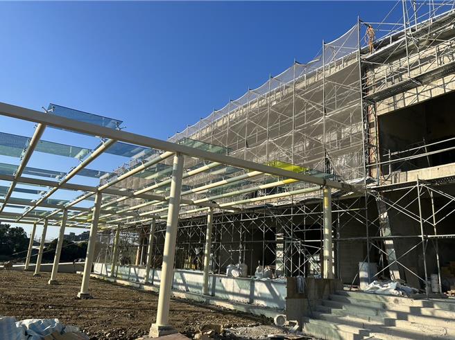 2023年10月25日新北市／45岁张男施作焊接工程时不慎触电，所幸经急救后现场恢復心跳，详细事故原因尚待厘清。（新北市三峡警分局提供／刘玮晴新北传真）