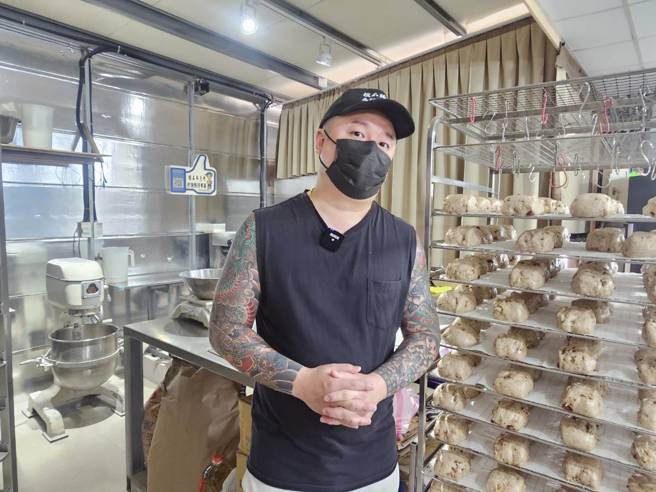 79年次的「钻石师」李承融年轻时曾误入歧途，浪子回头变成馒头师。(游定刚拍摄)