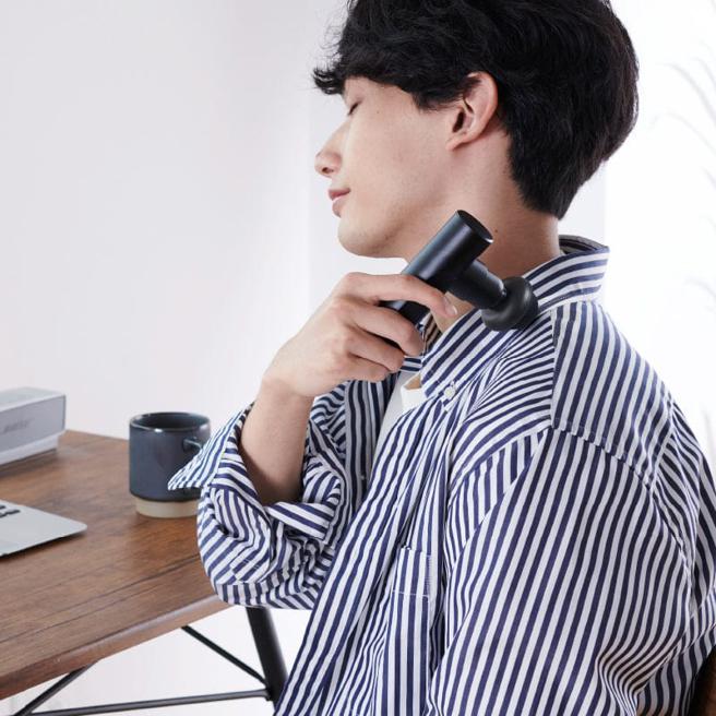 HANDS台隆手创馆周年庆必买排行榜第4名的ATEX MINI250口袋型筋膜按摩枪，特价3780元。（​​HANDS台隆手创馆提供／古明弘台北传真）