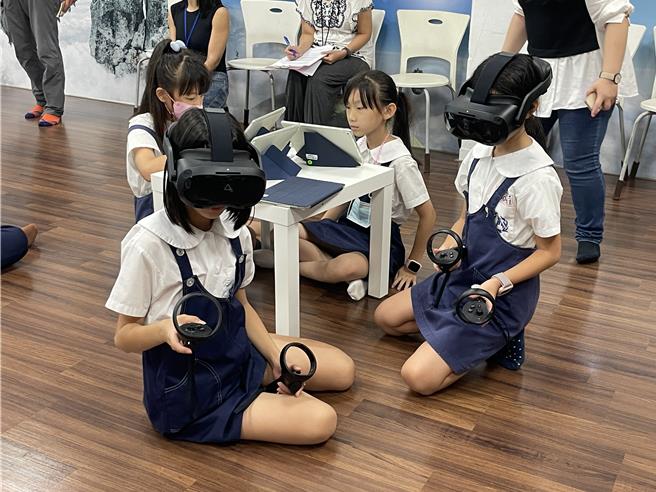 台北市西門國小推動VR及元宇宙的創新教學應用。（教育部提供／林志成台北傳真）