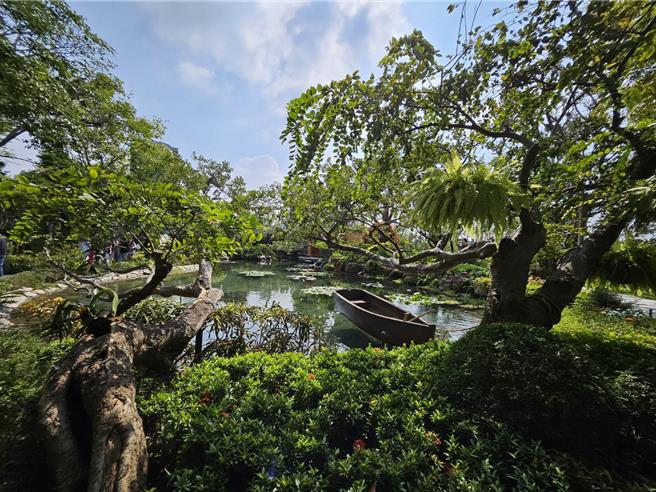 「精锐Garden One」把一座湖搬进社区，且上面还能划船！（王莫昀摄）