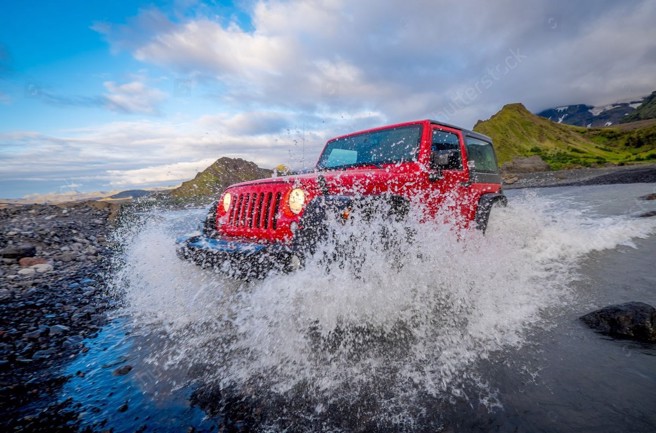  吉普车溯溪很有探险的感受，但相应的危险，也是必须注意。(图/shutterstock) 
