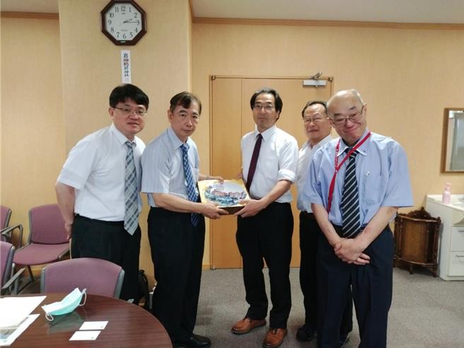 义守大学医学院、医学科技学院与日本群马大学医学院建立合作协定，将医学资源交流的触角延伸到国际，让义大学子拓展国际视野。（义守大学提供／林雅惠高雄传真）