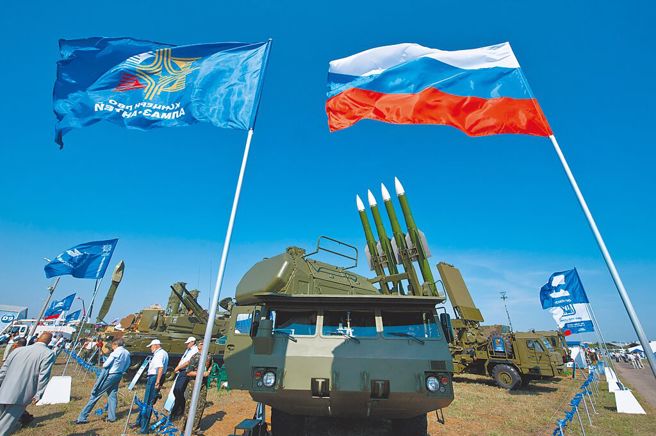 俄罗斯外交部门表示，他们收到美国的非正式备忘录，呼吁重新展开对话，但由于美国持续敌对俄罗斯，目前不可能进行会谈。(图/新华社)