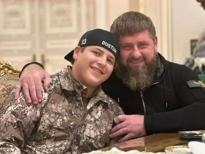 卡迪罗夫与他的儿子亚当。(图/车臣政府)