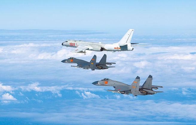 圖為中共空軍多型戰機進行遠海訓練。 （新華社）