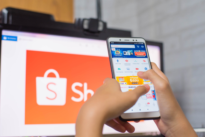 虾皮购物1结帐方式11月起消失，引起网友讨论。（图／shutterstock）