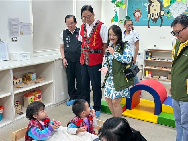 桃園市政府在巴陵行政中心3樓，成立復興巴陵社區公共托育家園暨育兒資源站26日開幕。（呂筱蟬攝）