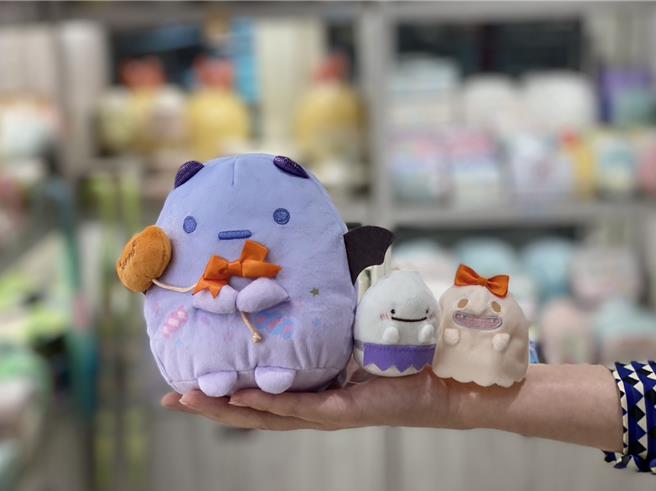 Global Mall板橋車站推勝明Sanmin「萬聖節限定角落小夥伴大公仔＋小公仔」，原價1440元、優惠價1160元。（Global Mall提供／朱世凱台北傳真）