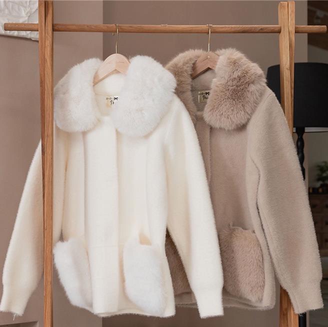 Global Mall桃園A19推AVIVI「羔羊毛領小外套」，原價3380元、優惠價1980元。（Global Mall提供／朱世凱台北傳真）