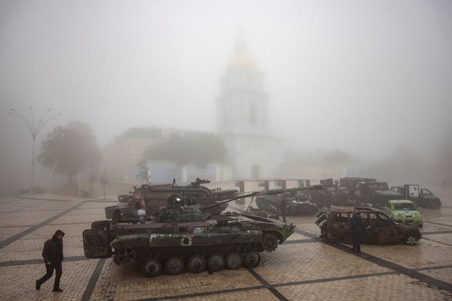 南韓等國今天發布聯合聲明，譴責北韓供應武裝及軍事裝備給俄羅斯，且這些來武器被用於與烏克蘭戰爭之中。（圖／路透社）

