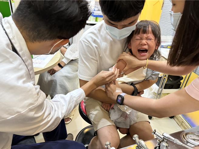 公费流感疫苗10月2日开打迄10月25日下午3时，台中市已接种40万6974人。（冯惠宜摄）