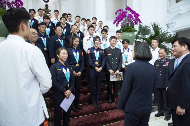 蔡英文总统亲自接见各位归国选手。（警政署提供）