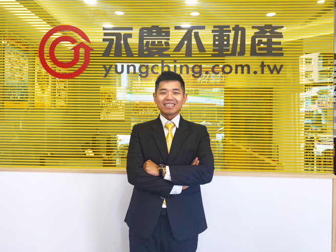 赖品维加入永庆不动产后，不只收入增加，也能有足够的时间发展兴趣及陪伴家人，让他相当满意现在的生活。(图片来源：永庆房产集团)