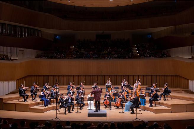 中油77周年邀请「湾声乐团」于卫武营国家艺术文化中心音乐厅举办《77齐心 『乐』向永续》音乐会。（图／中油提供）