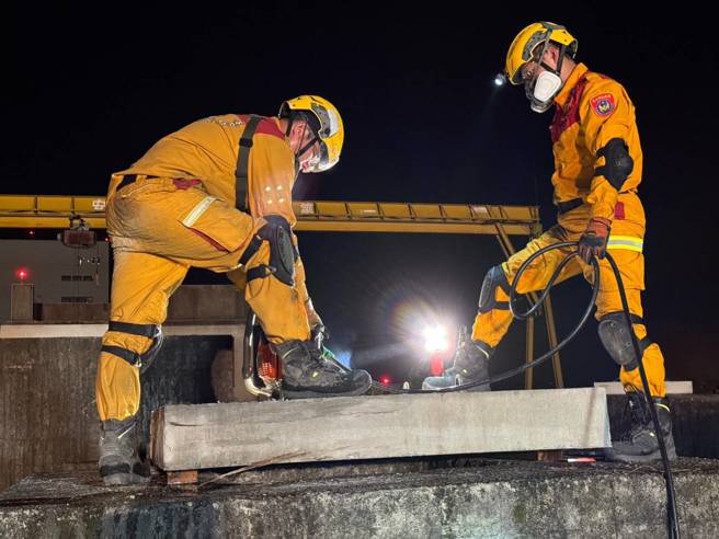 台北市搜救队动员搜救队40人、臺北荣民总医院医护5人及搜救队教官团8人，于内政部消防署竹山训练中心为期3天复训。（图／北市消防局提供）