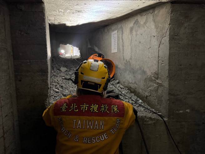 台北市搜救队动员搜救队40人、臺北荣民总医院医护5人及搜救队教官团8人，于内政部消防署竹山训练中心为期3天复训。（图／北市消防局提供）
