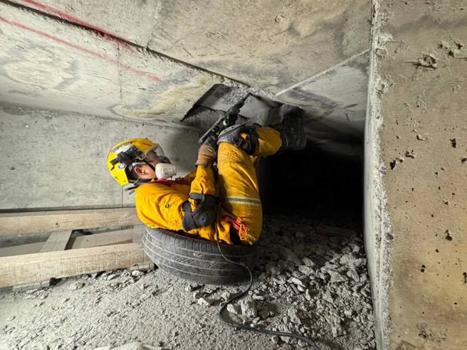 台北市搜救队动员搜救队40人、臺北荣民总医院医护5人及搜救队教官团8人，于内政部消防署竹山训练中心为期3天复训。（图／北市消防局提供）