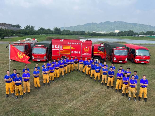 台北市搜救队动员搜救队40人、臺北荣民总医院医护5人及搜救队教官团8人，于内政部消防署竹山训练中心为期3天复训。（图／北市消防局提供）