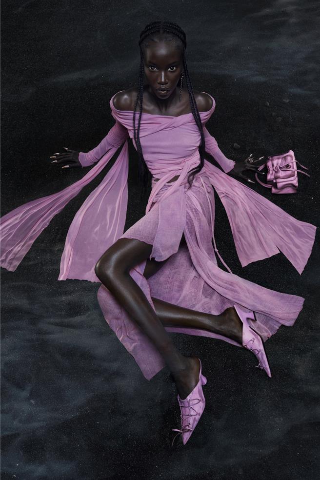 超模Anok Yai为Acne Studios拍摄的一系列秋冬大片。（Acne Studios提供／黄唯淯台北传真）