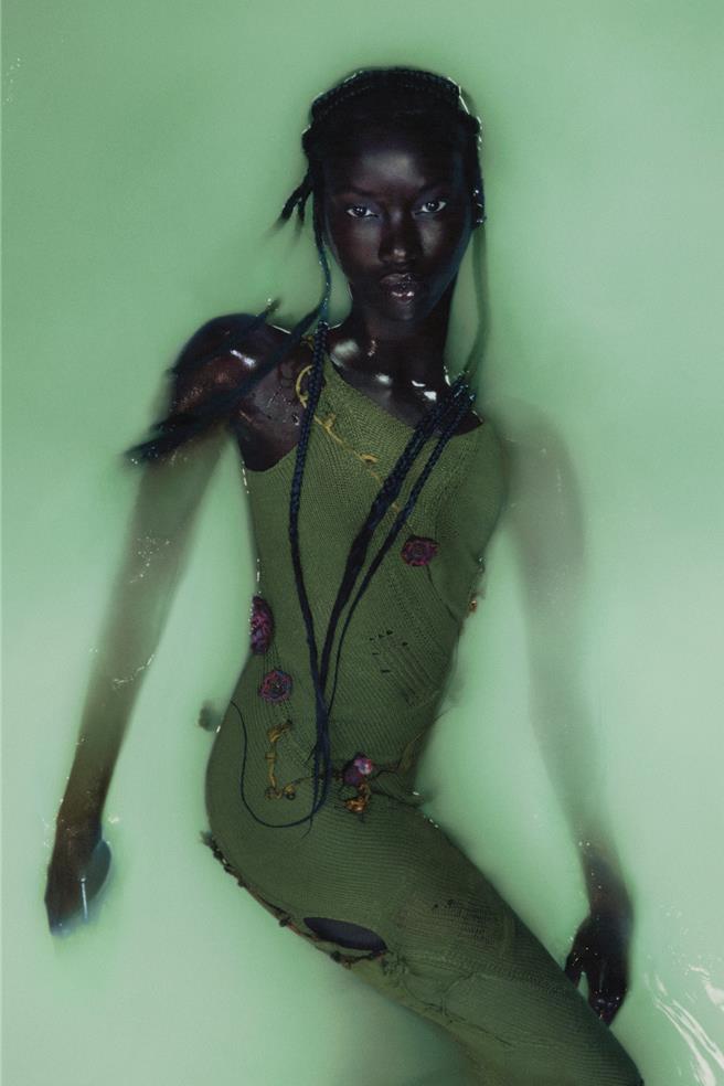 Acne Studios本季广告形象充满魔幻与超现实感。（Acne Studios提供／黄唯淯台北传真）