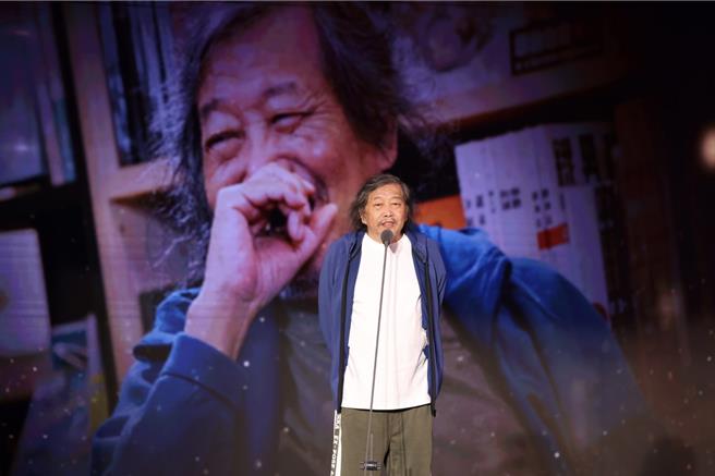 金漫獎今（26日）天舉行頒獎典禮，特別貢獻獎得主洪德麟致詞時表示，台漫有資格站上世界舞台。（文化部提供）
