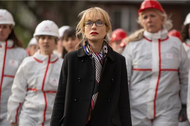 伊莎贝雨蓓主演《无人相信的真相》。（台北市电影戏剧业职业工会提供）