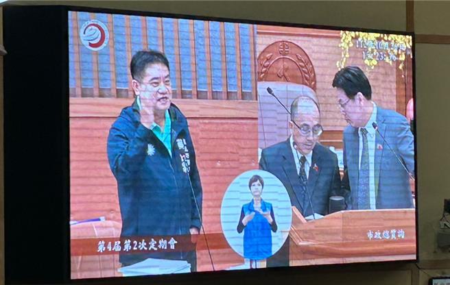 2023年10月26日新北市／国民党议员蔡健棠26日总质询指出，新庄头前运动公园市府没对外说明此用地到底为何用，导致大部分民眾认为是公园用地，建议市府要对外说清楚，才不会有误会。（刘玮晴摄）