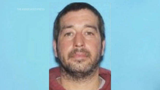 先前在Facebook上发布一名男子挥舞疑似半自动步枪的照片，是40岁男子卡德（Robert Card），现在当地警方确定他是此案关系人，已被通缉。(图/美联社)