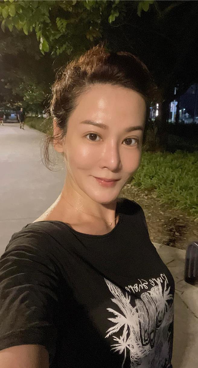 邱琦雯养成跑步习惯，气色越来越好。（艾迪升传播提供）
