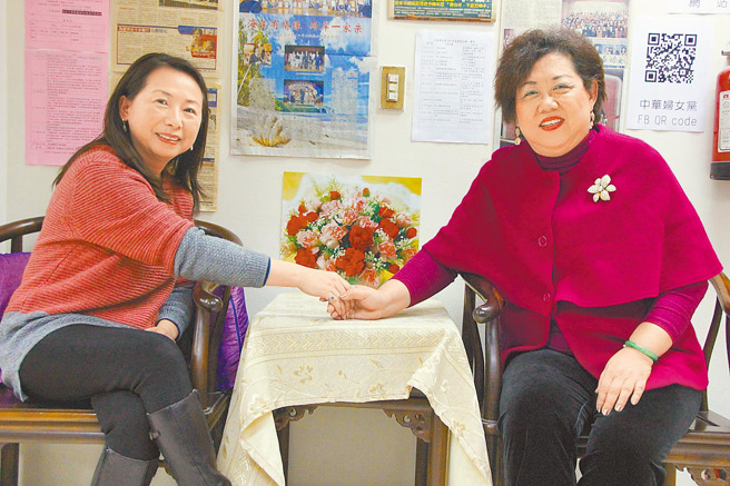 图为2016旺报「两岸姻缘路」专访，台湾新移民发展协会理事长徐春莺（左）与中华妇女党主席涂明慧有共同理念，希望让两岸下一代互相理解，促进两岸和谐。（旺报资料照/记者洪肇君摄）
