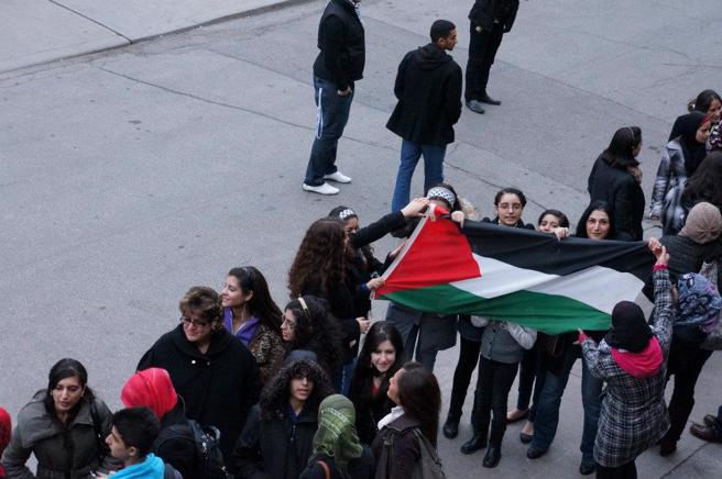 不少美国的大学内都有亲巴勒斯坦社团，其中巴勒斯坦正义学生组织被指责「支持哈玛斯」。(图/Students for Justice in Palestine's FB)