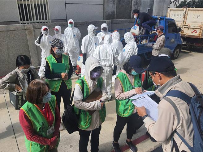 澎湖馬公在10月23日傳出首例本土登革熱確診病例，防疫團隊啟動防治作為。（澎湖縣衛生局提供／許逸民澎湖傳真）