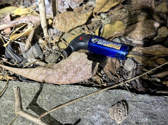 台中44岁蒋姓男子因屡次向殡仪馆找寻食物遭驱赶，竟于27日凌晨对馆内停车场车辆放火，幸无酿成伤亡；全案于警询后依公共危险罪、窃盗罪移送台中地检署侦办。（民眾提供／潘虹恩台中传真）