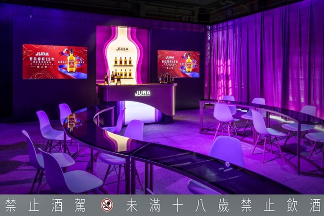 進入「吉拉酒吧」，品酩由美國白橡木波本桶、法國一級酒莊紅酒桶陳年的吉拉18年和全新上市的吉拉雪莉15年RESERVE。(圖/尚格酒業)