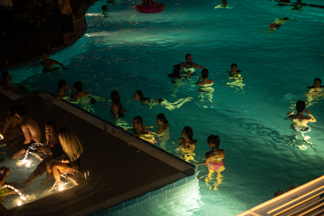 美國一間度假村被房客譽為「成人版迪士尼」，入場必須裸體，能在園區任何地方發生性行為。(示意圖/達志影像)