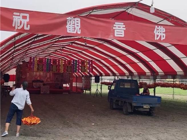 彰化縣二林鎮紫竹堂近日舉辦觀世音菩薩出家日法會，期間傳出獼猴闖入法會的事件。（民眾提供／孫英哲彰化傳真）