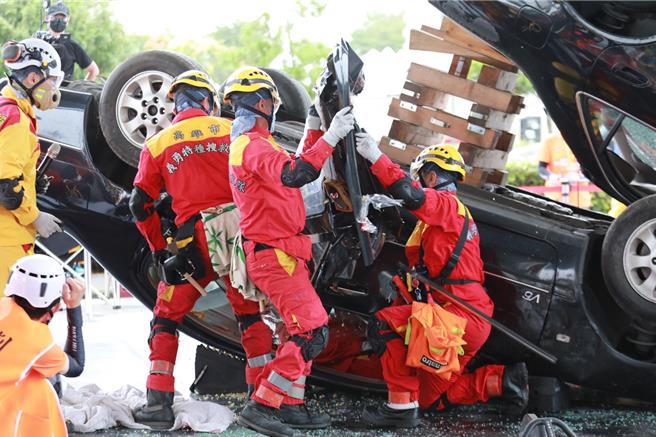 全国义消体技能交流活动，高市义消组队参赛。（翻摄照片／洪靖宜高雄传真）