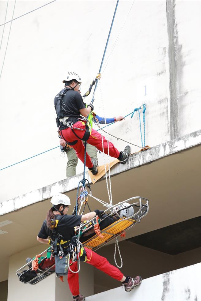 全国义消体技能交流活动，高市义消组队参赛。（翻摄照片／洪靖宜高雄传真）