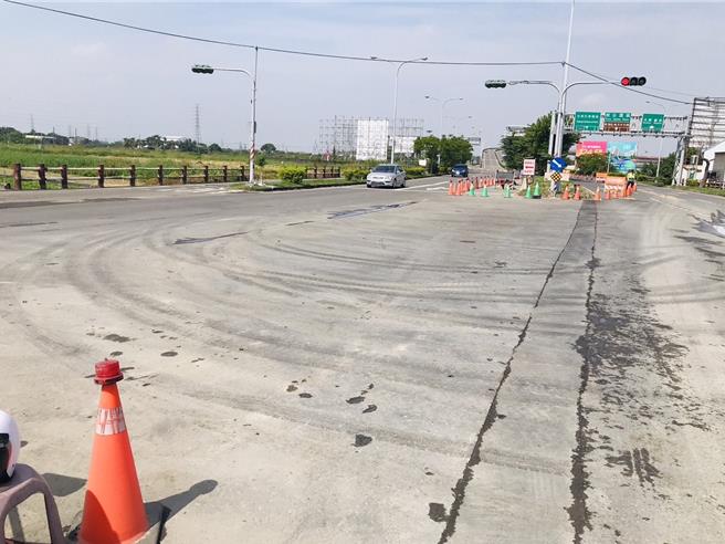 台南市環保局統計，每年營建工地出入口周邊道路汙染陳情案約100件，今年1至9月陳情共47件，已有下降趨勢。(台南市環保提供／曹婷婷台南傳真)